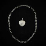 584506 Pearl necklace